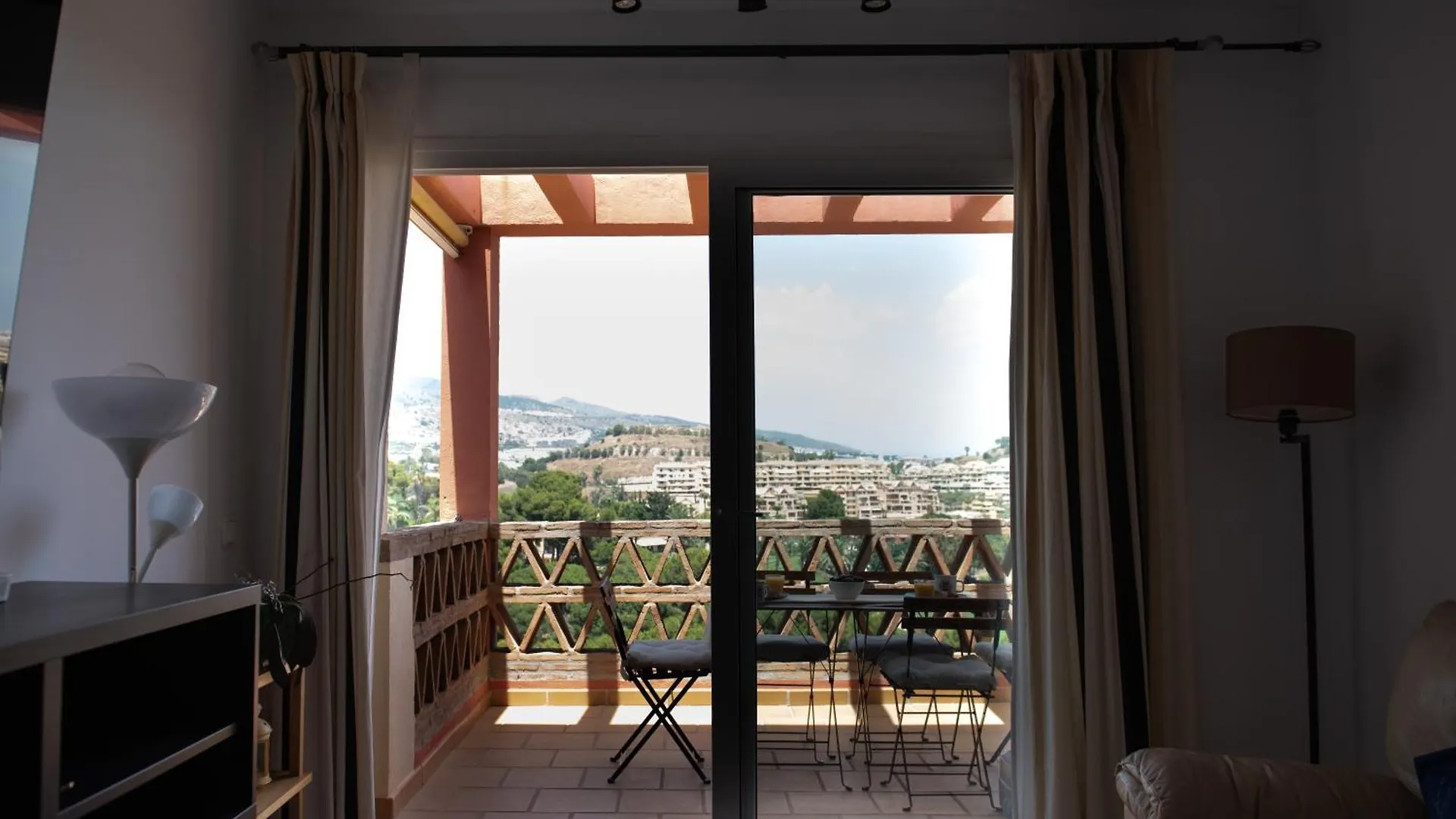 Hill View Benalmadena Appartment With Fresh Renovation Appartamento
