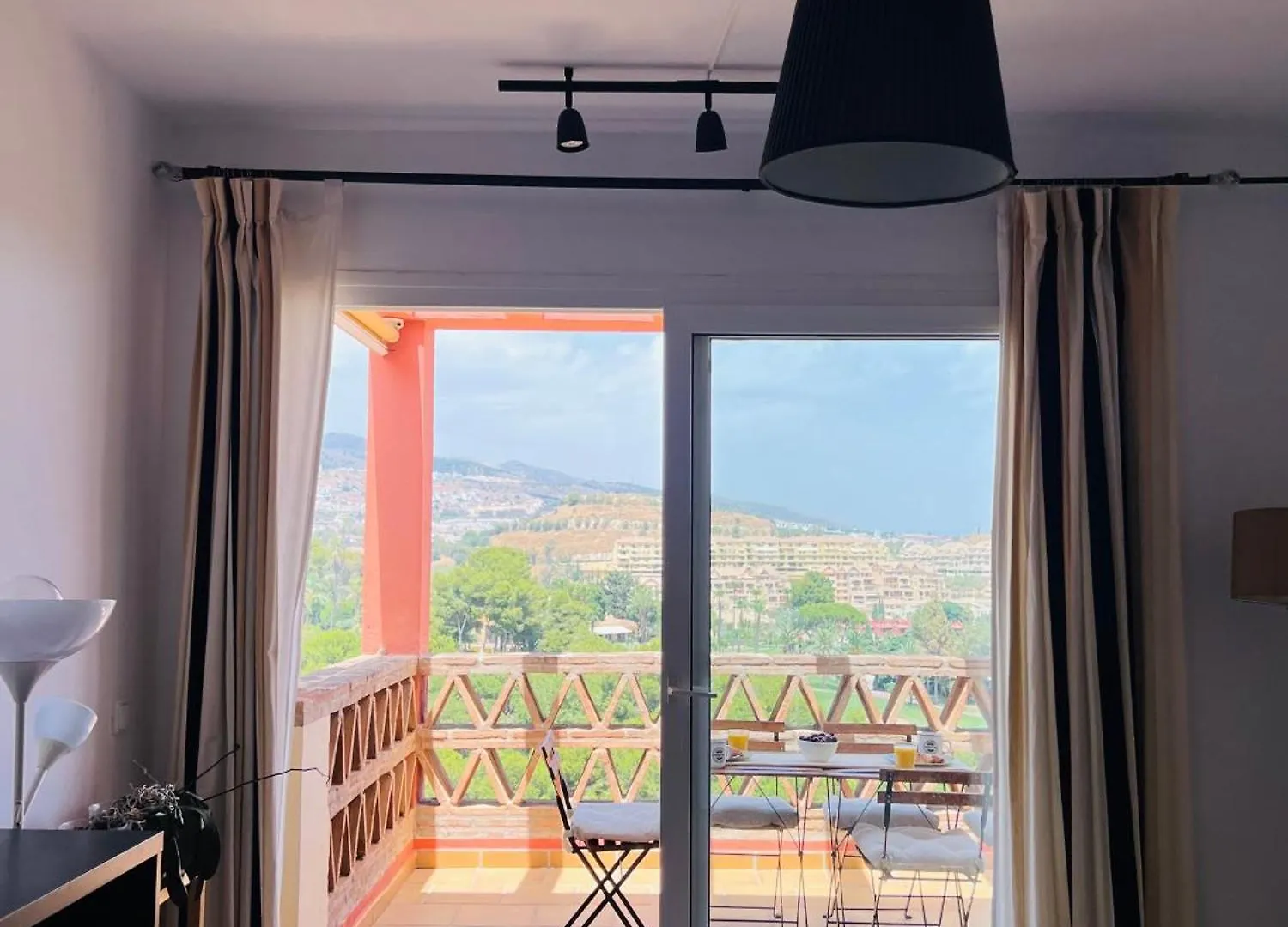 Appartamento Hill View Benalmadena Appartment With Fresh Renovation
