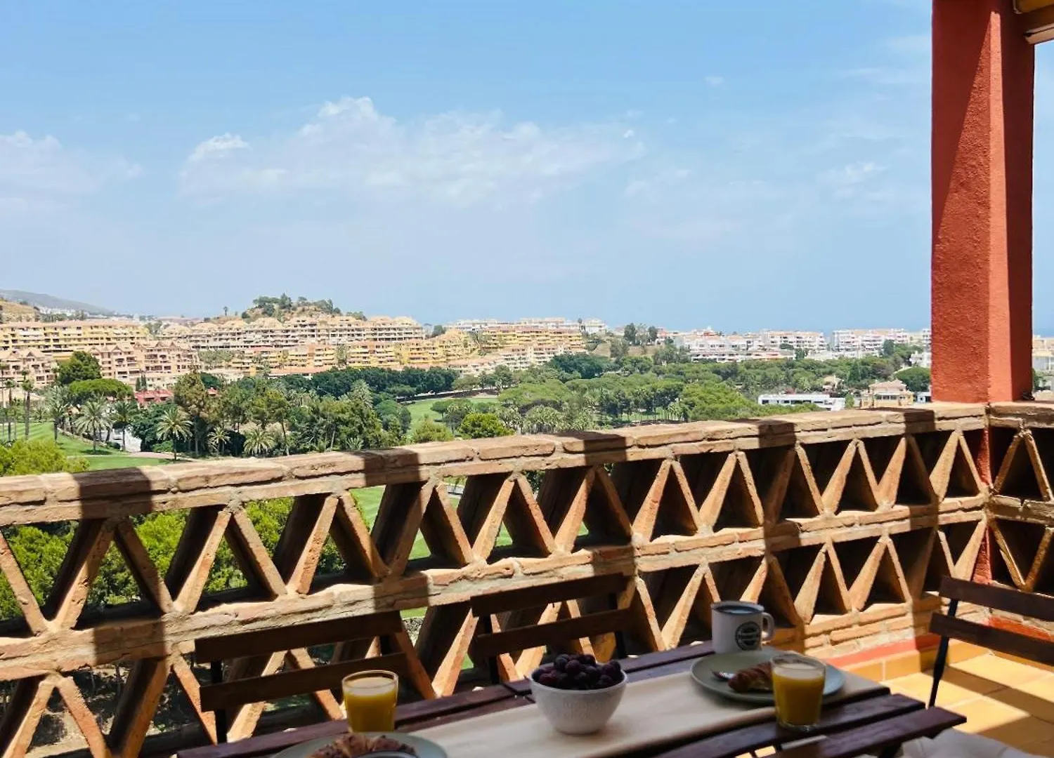 Hill View Benalmadena Appartment With Fresh Renovation 西班牙