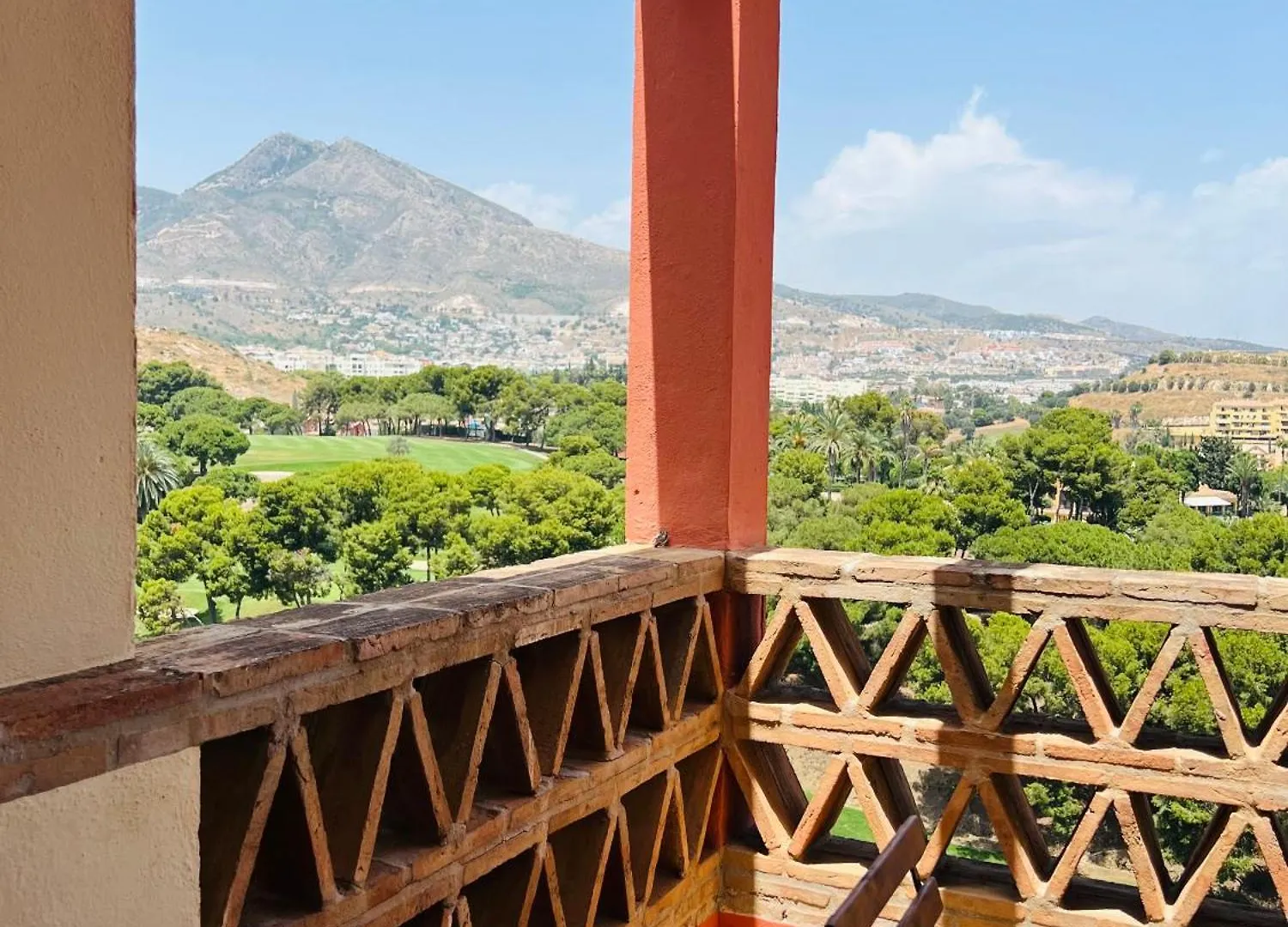 Hill View Benalmadena Appartment With Fresh Renovation Appartamento