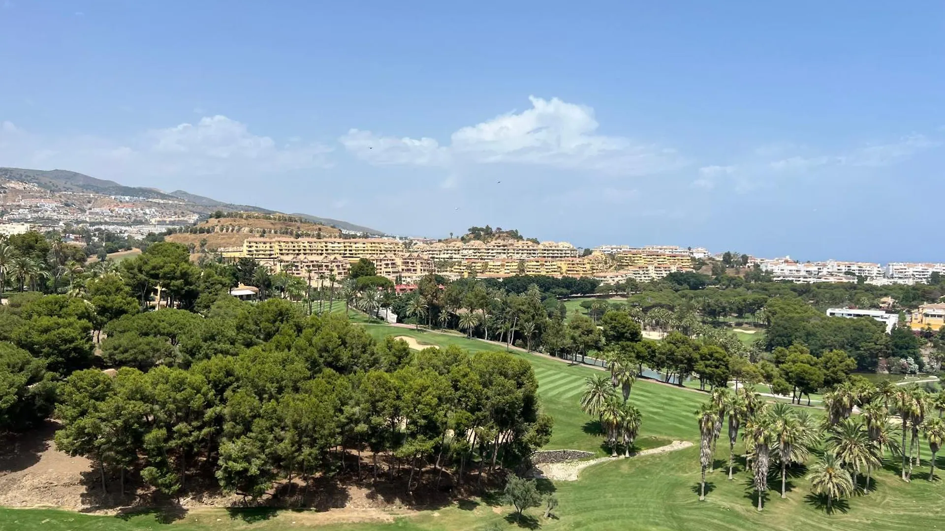 Hill View Benalmadena Appartment With Fresh Renovation Spagna