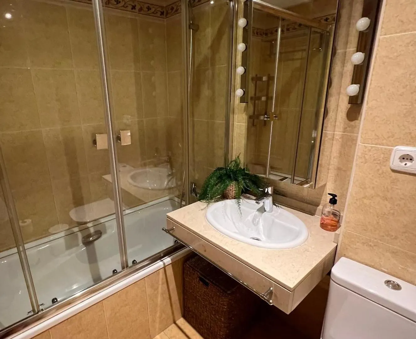 Hill View Benalmadena Appartment With Fresh Renovation Appartamento