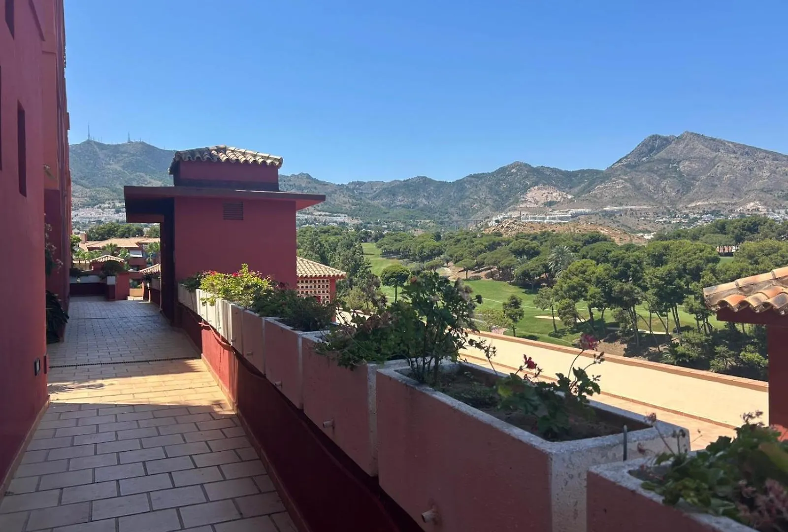 Hill View Benalmadena Appartment With Fresh Renovation Appartamento